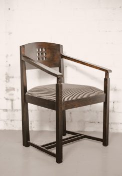 01 GSA Directors room chair
