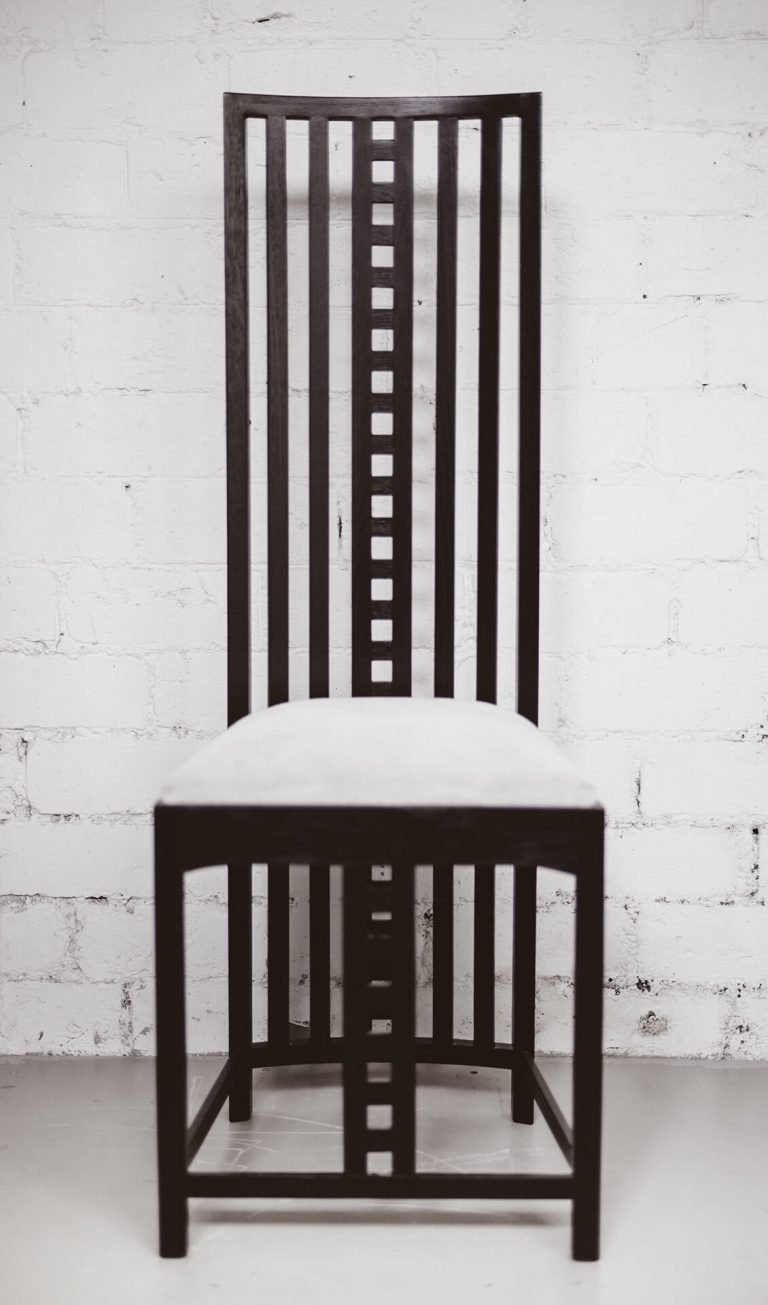Blackie Desk Chair (Front view)