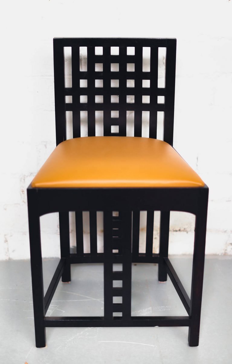 Hous'Hill Bedroom Chair (Front view)