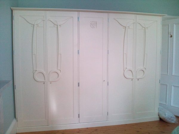Hunterian white wardrobe