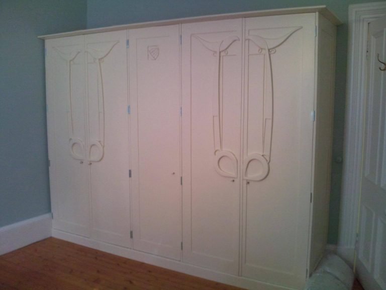 Hunterian white wardrobe
