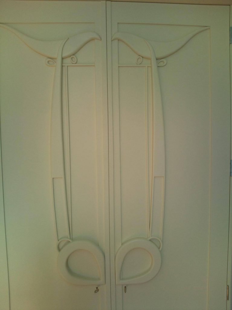 Hunterian white wardrobe (Detail)