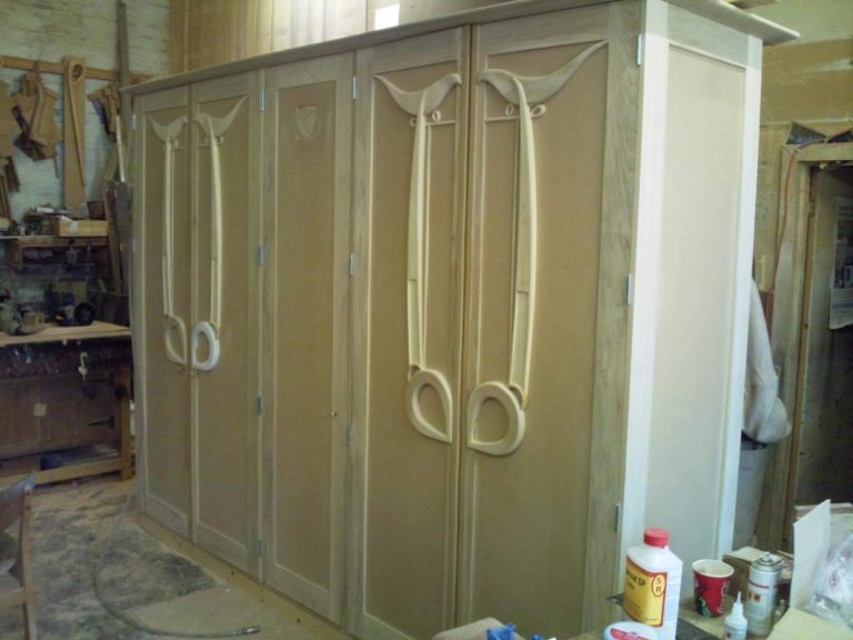 Hunterian white wardrobe (workshop)