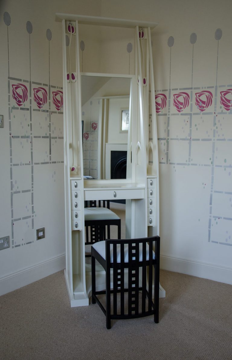 Kilmarnock Dressing Table with Stool